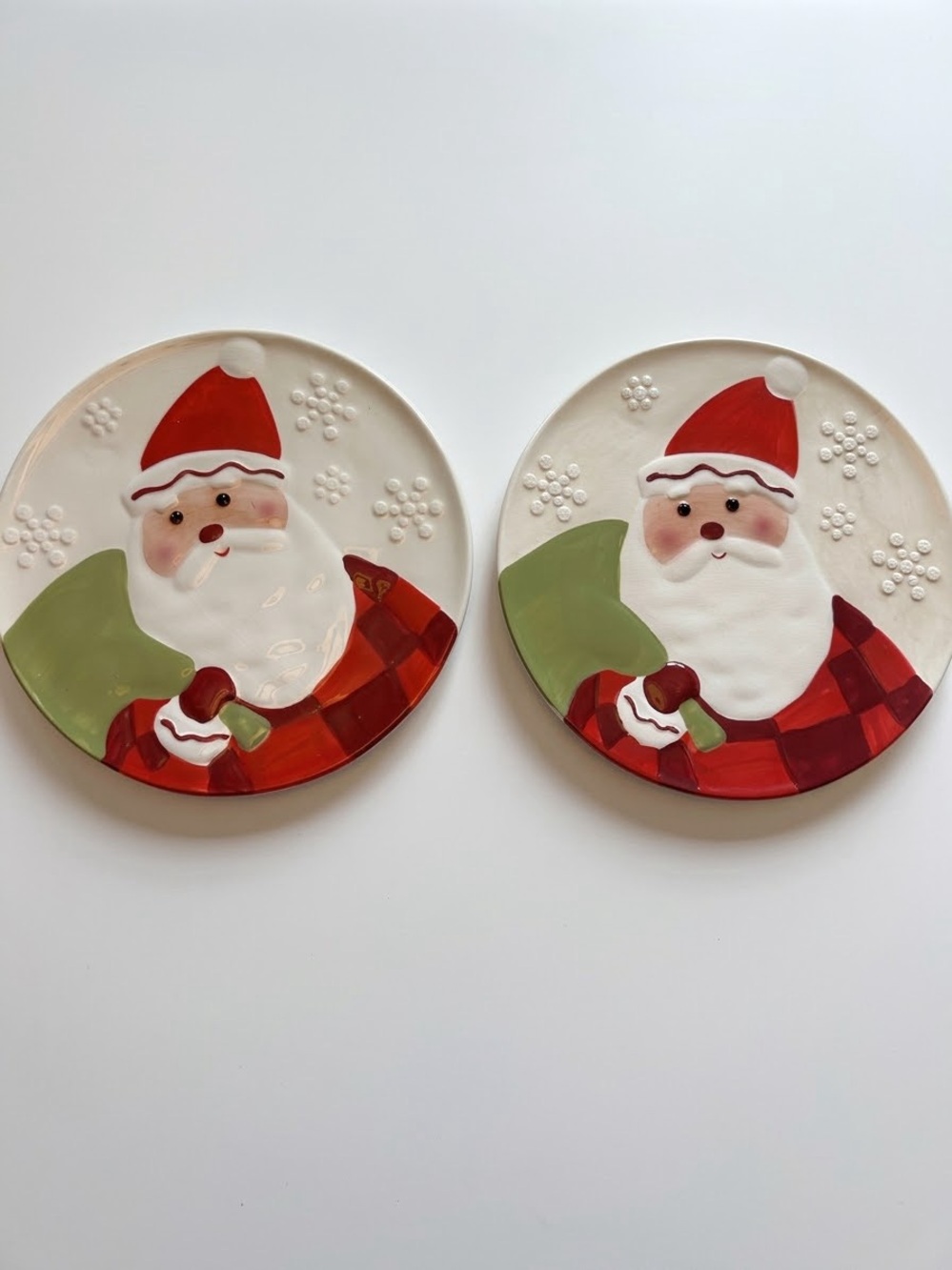 Hallmark Christmas Santa Claus Ceramic Salad Dessert Plates Set of 2